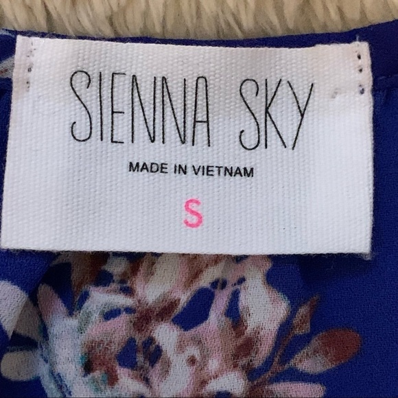 Sienna Sky Blue Floral Tie Front Top Size Small - Picture 9 of 9